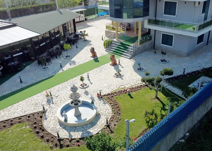 Artan Hotel *