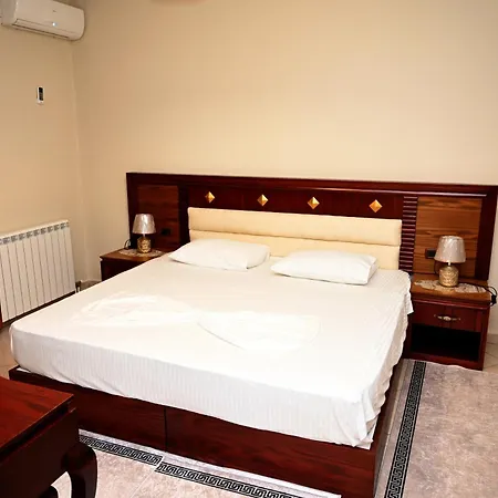 Artan Hotel *