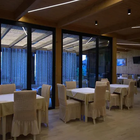 Hotel Artan Ishull-Shëngjini